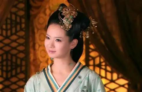 那一夜，快六十岁的馆陶公主刘嫖，直盯着她亲手养大了七年的男孩。董偃那年十