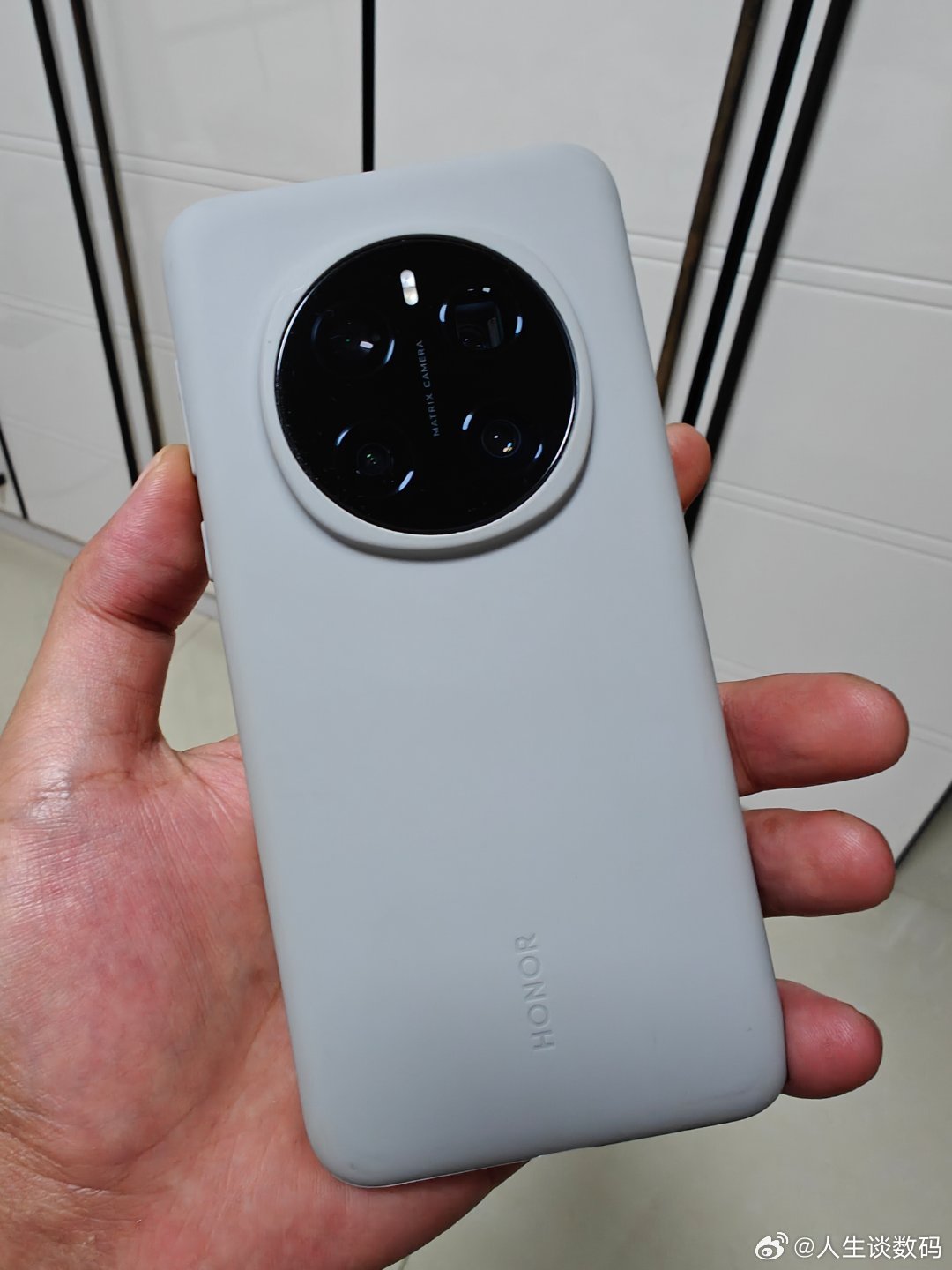 它来了，MagicOS10内测版搞起来作为荣耀Magic7Pro用户，估计