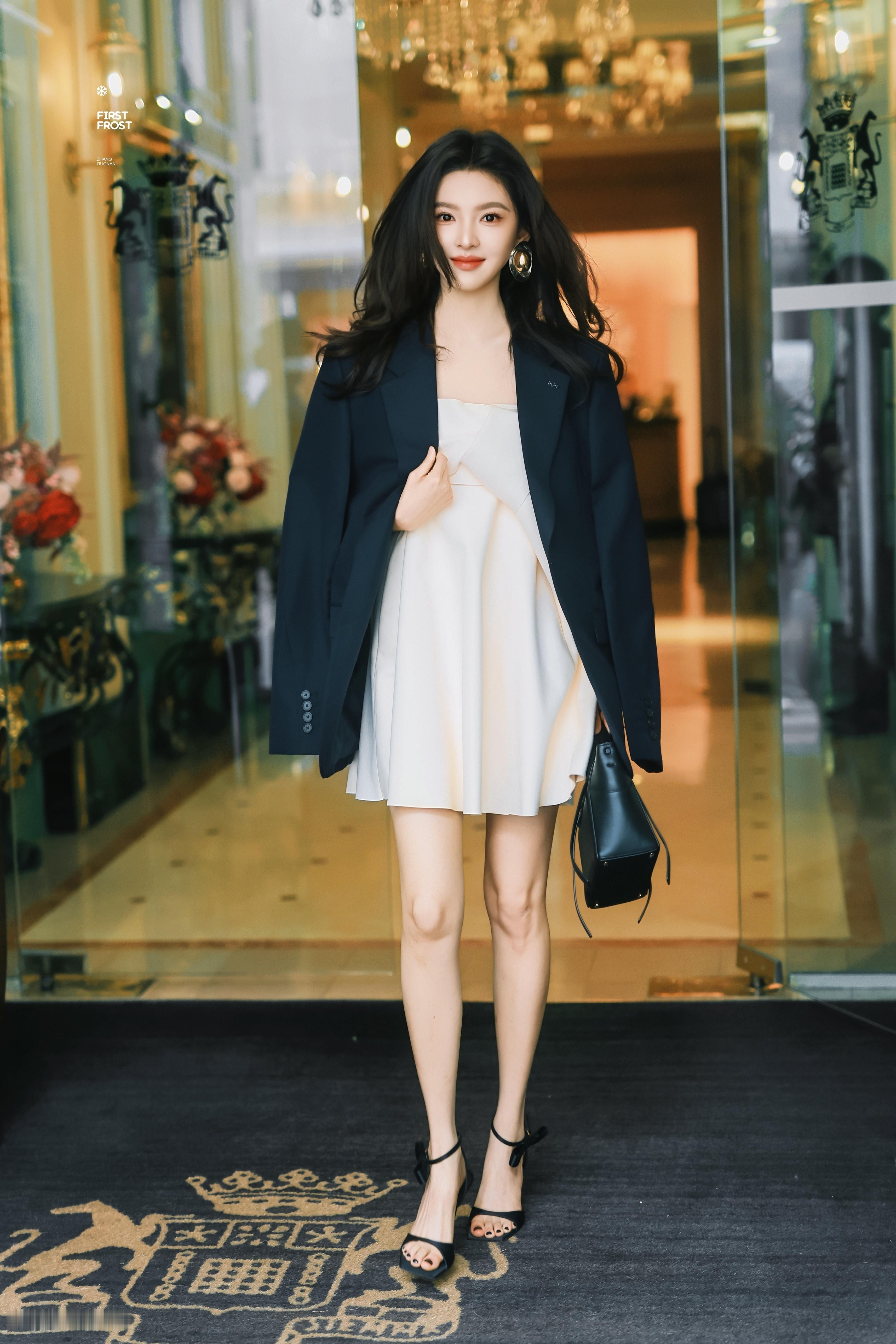 章若楠一天就吃一个鸡蛋章若楠Givenchy纪梵希💛