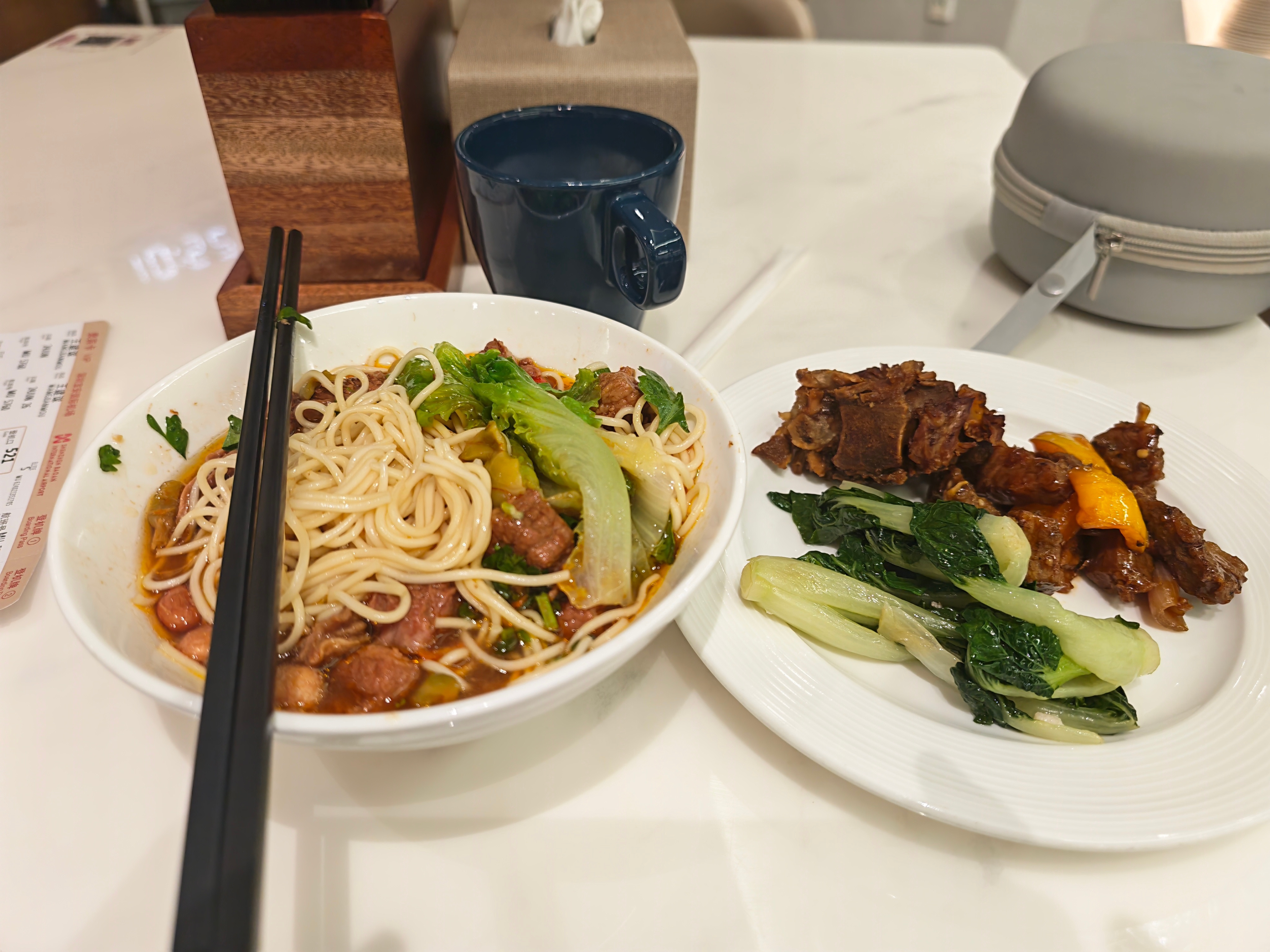 深圳机场这个牛腩面！真心不错，点赞👍🏻深圳·深圳宝安国际机场卫星厅