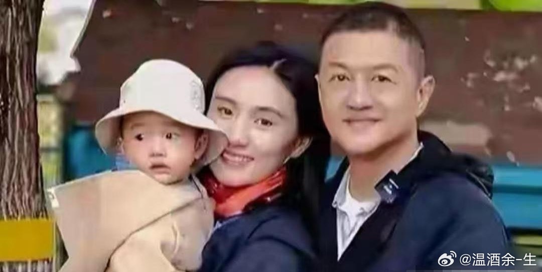 王菲家保安曾爆料，李亚鹏和王菲在一起时，常凌晨两三点才回家。这习惯在他与海哈金喜