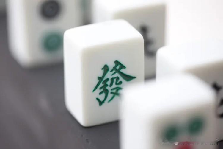 打麻将什么才是真的背？经常看到有很多麻友说自己打麻将很背，打什么来什么，拆什