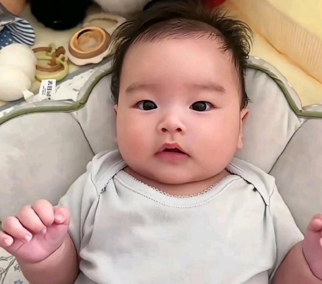 马筱梅更新了动态，原来一家人去湾湾给儿子汪吉辰打疫苗！真不知该说什么好，当初把孩