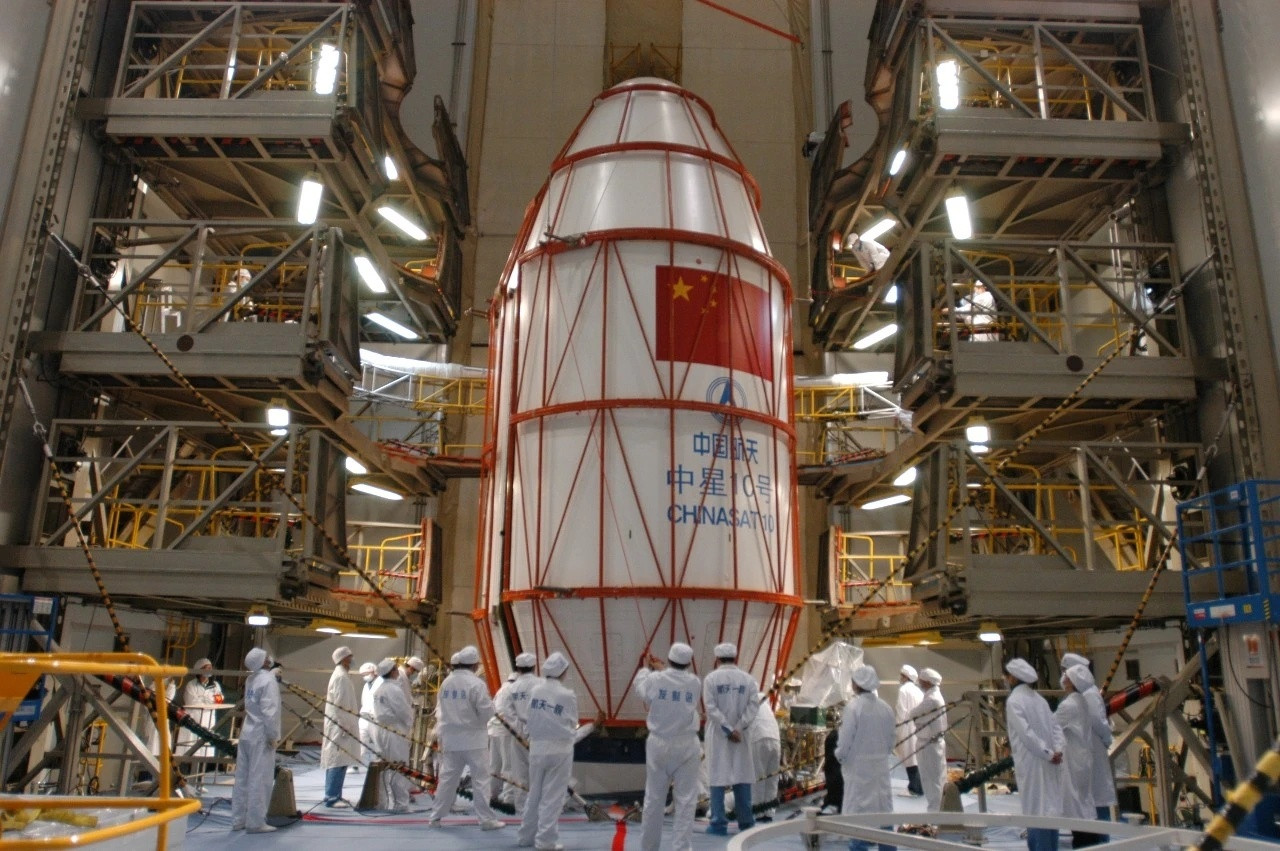 【中星10号卫星在轨稳定运行15周年】2011年6月21日0时13分，中星10号