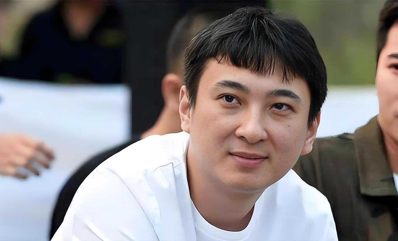 王思聪怎么就成了全网笑柄？头发油、脸浮肿，网友嘲讽“倒贴一个亿都下不去嘴”。
