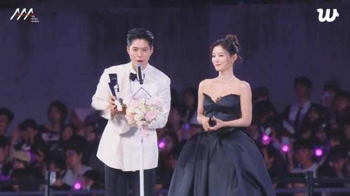 朴宝剑金裕贞AAA情侣奖朴宝剑金裕贞获cp奖我们云画的月光