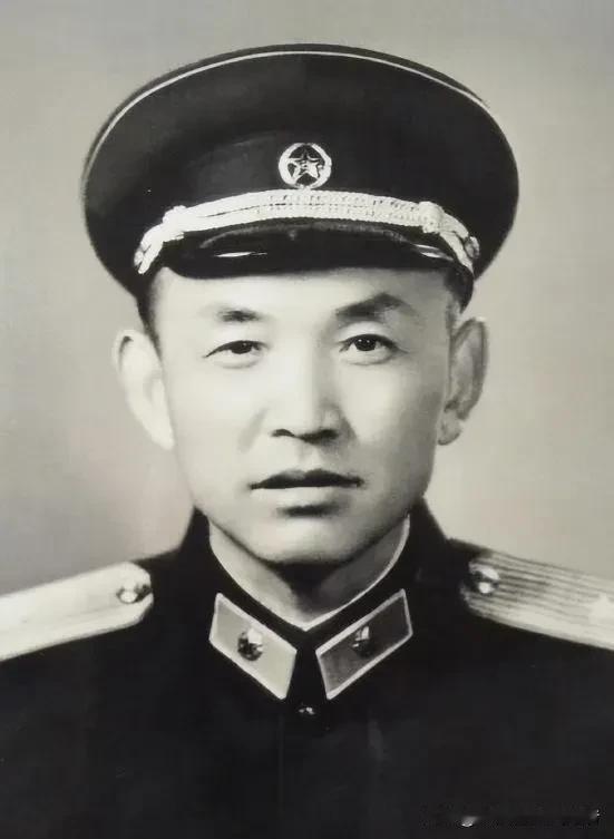 1951年破格提拔罕见一幕！140师参谋长战功过硬资历太浅，军长接连调走三任师长
