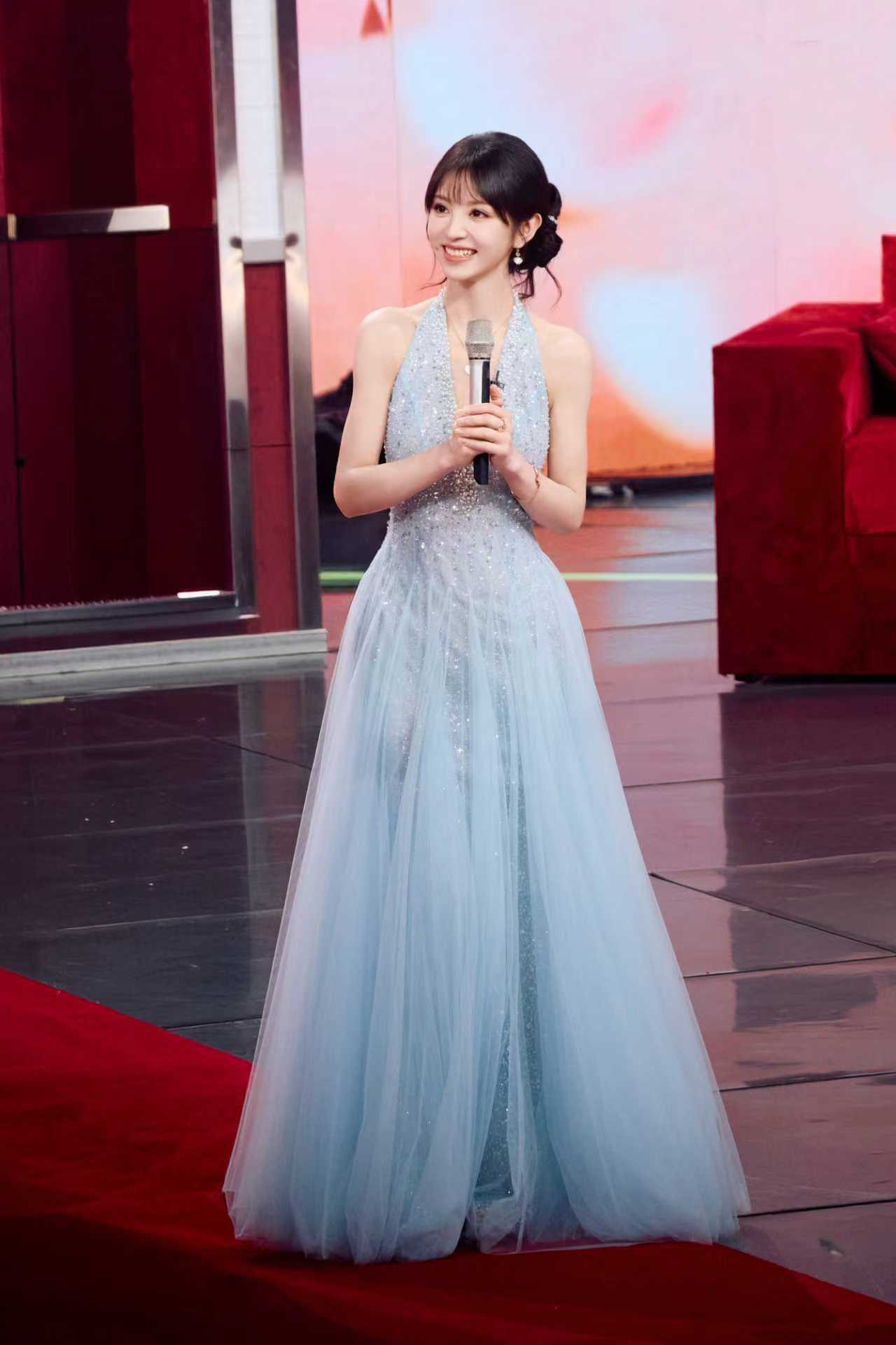 田曦薇想看吃播的扣1田曦薇在复制粘贴的时代，你是手写的诗