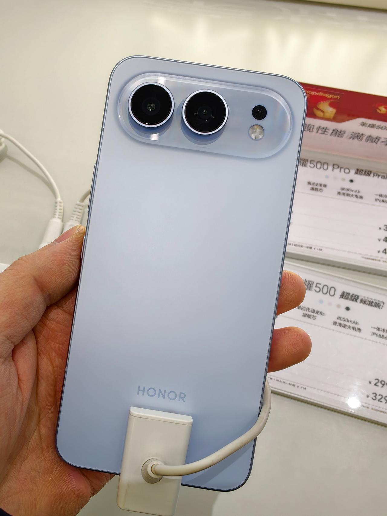 朋友本来打算入手华为mate80，后来又感兴趣nova15Ultra，结果今天