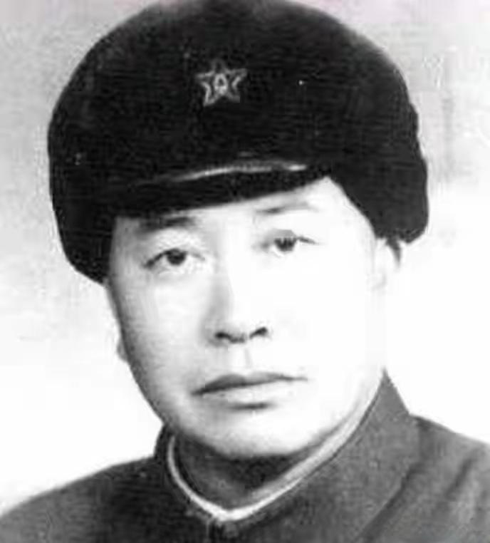 1948年秋，重庆兵团司令罗广文接到弟弟因“通共”被秘密关押的噩耗，这位从不靠钻