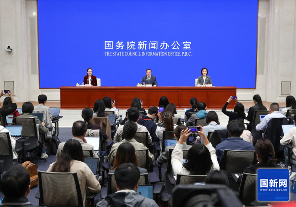 国家统计局: 前三季度, 我国限额以上单位可穿戴智能设备零售额同比增长超过70%