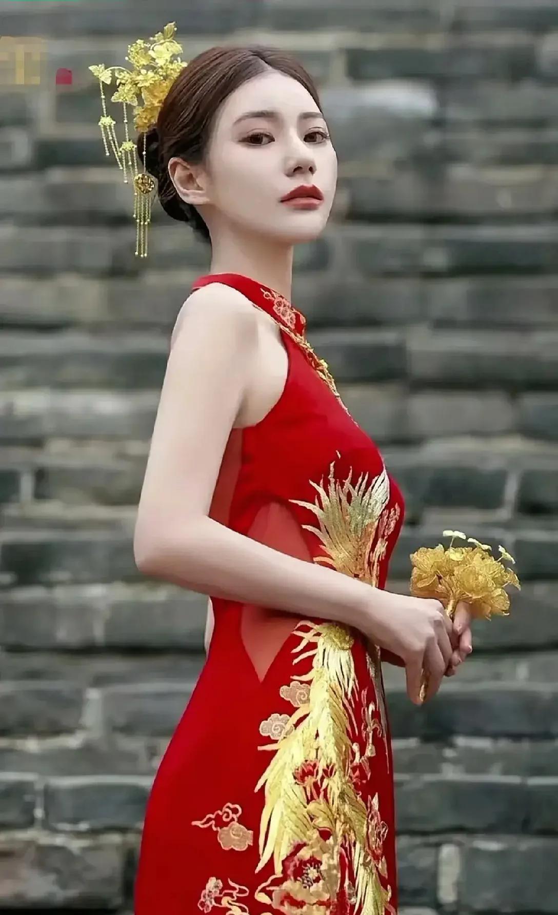 真是贫穷限制了我的想象，有钱是真牛啊！马筱梅在婚礼上，竟然把价值十多万元，重达