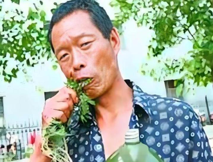 他34年吃了40吨草，闻到肉味就想吐，每天就靠吃草充饥，身体非常健康，后来去医院