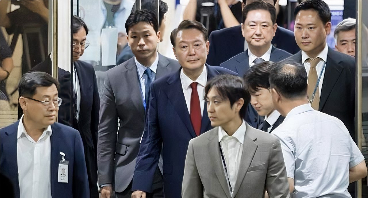 尹锡悦狱中生活曝光每天能锻炼啥？尹锡悦在监狱里竟然还能