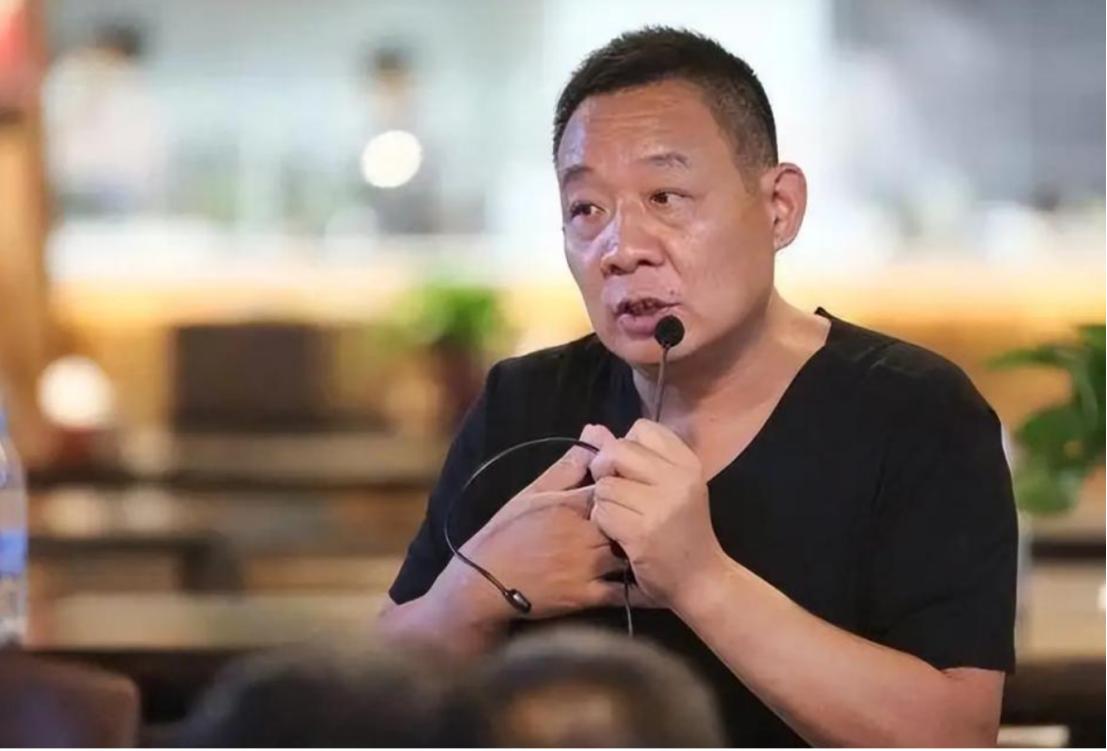 看明白了，就是胖东来租的是整个楼，但是房东有好几个，所以租房合同没有统一签，生意