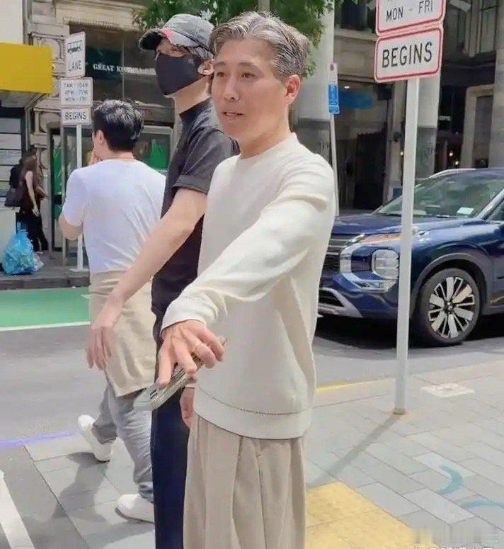 83岁老戏骨是李乃文亲妈！中戏母子档曝光，网友直呼：这基因绝了