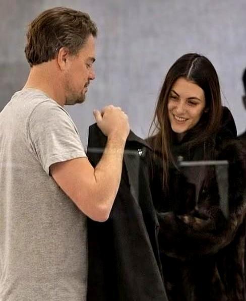 12件衣服，小李子全听她的金球奖刚完，1月17日纽约Soho，小李子被拍到