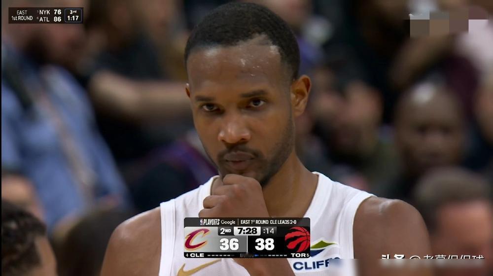 刚拿2.7亿顶薪的年度最佳防守球员，转头就在季后赛被打穿，正负值-27，骑士更衣