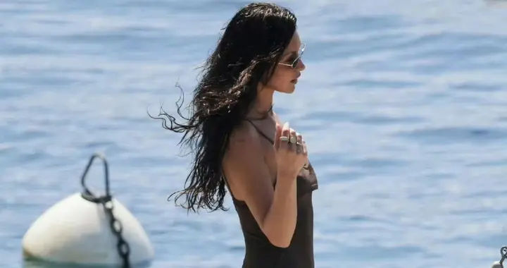 一组海边的Bella Hadid 身材果然就是最好的时尚单品✨