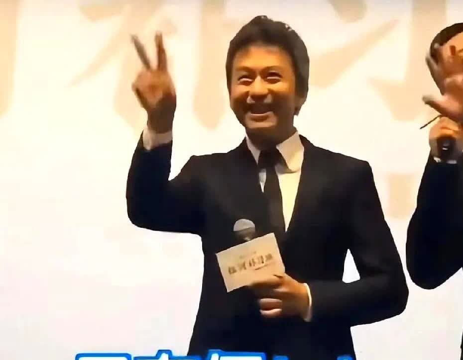 这记者真不会说话，还是邓超情商高啊。有次记者问邓超，因为你是好几个孩子的