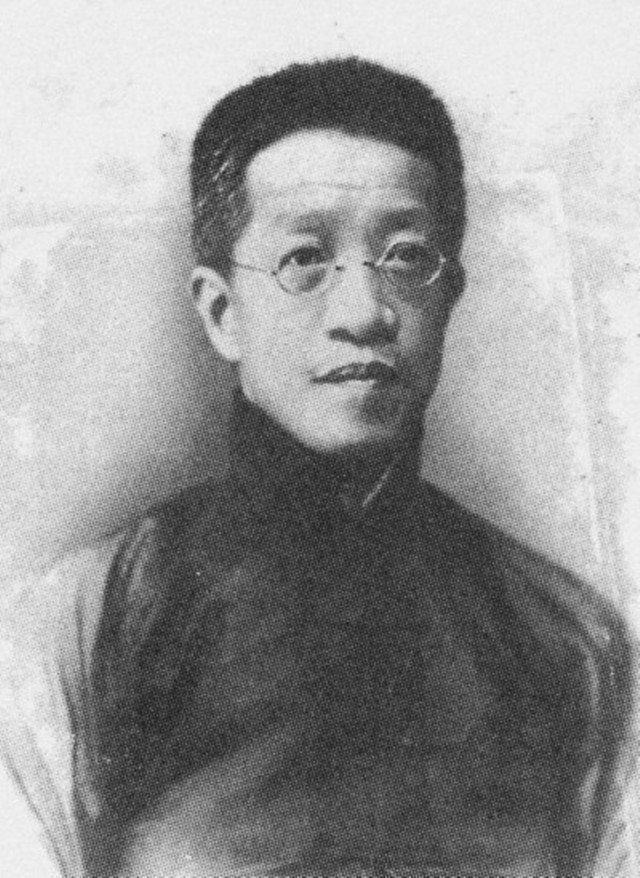 章太炎在日本留学时，难得去浴室洗一次澡，正在他洗澡时，一名女子坦坦荡荡的走了进来