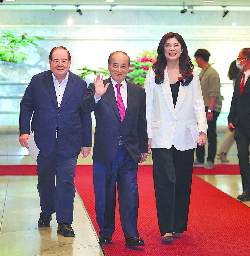 赖清德公然放狠话：郑丽文访陆返台必抓，大陆早已亮明态度绝不妥协！很多人看到这