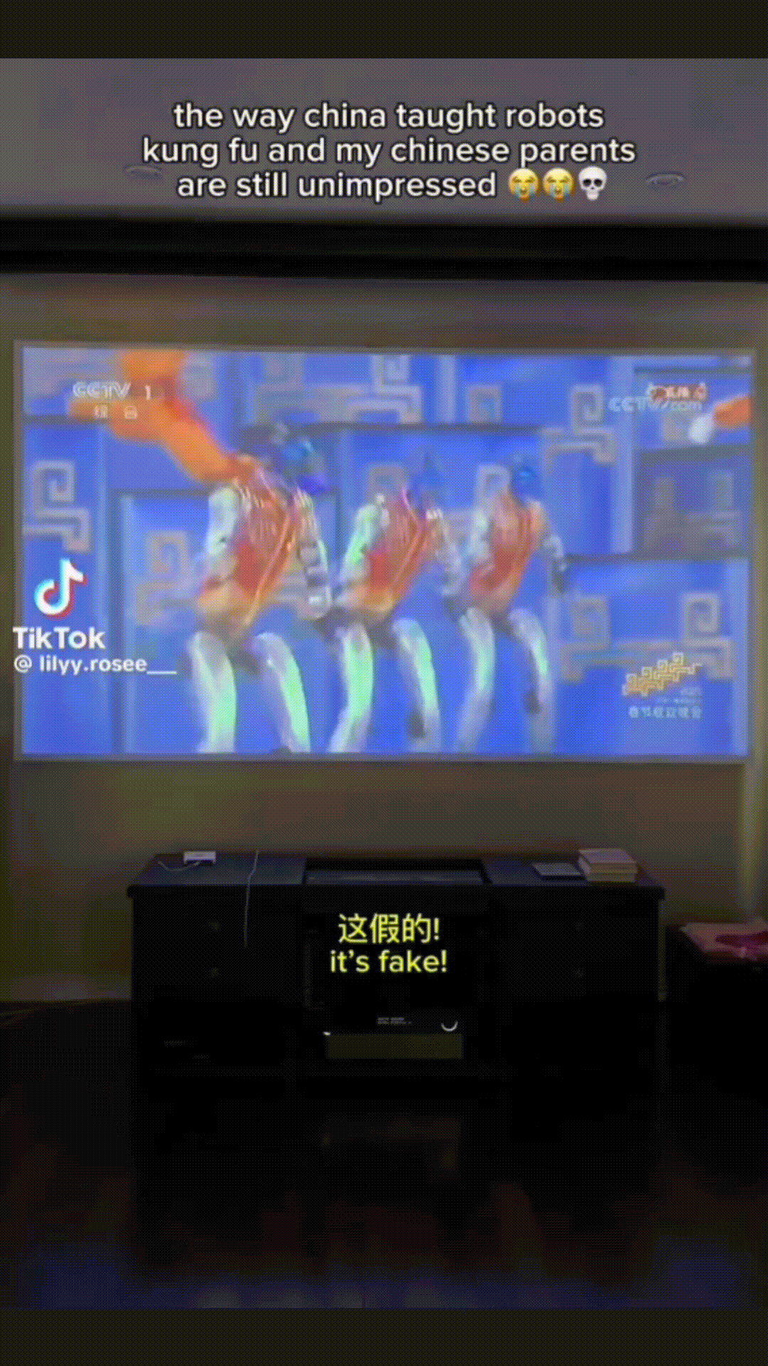 春晚舞台上机器人的表演，让一部分华人内心“破防”了！加拿大的华人父母说道：“