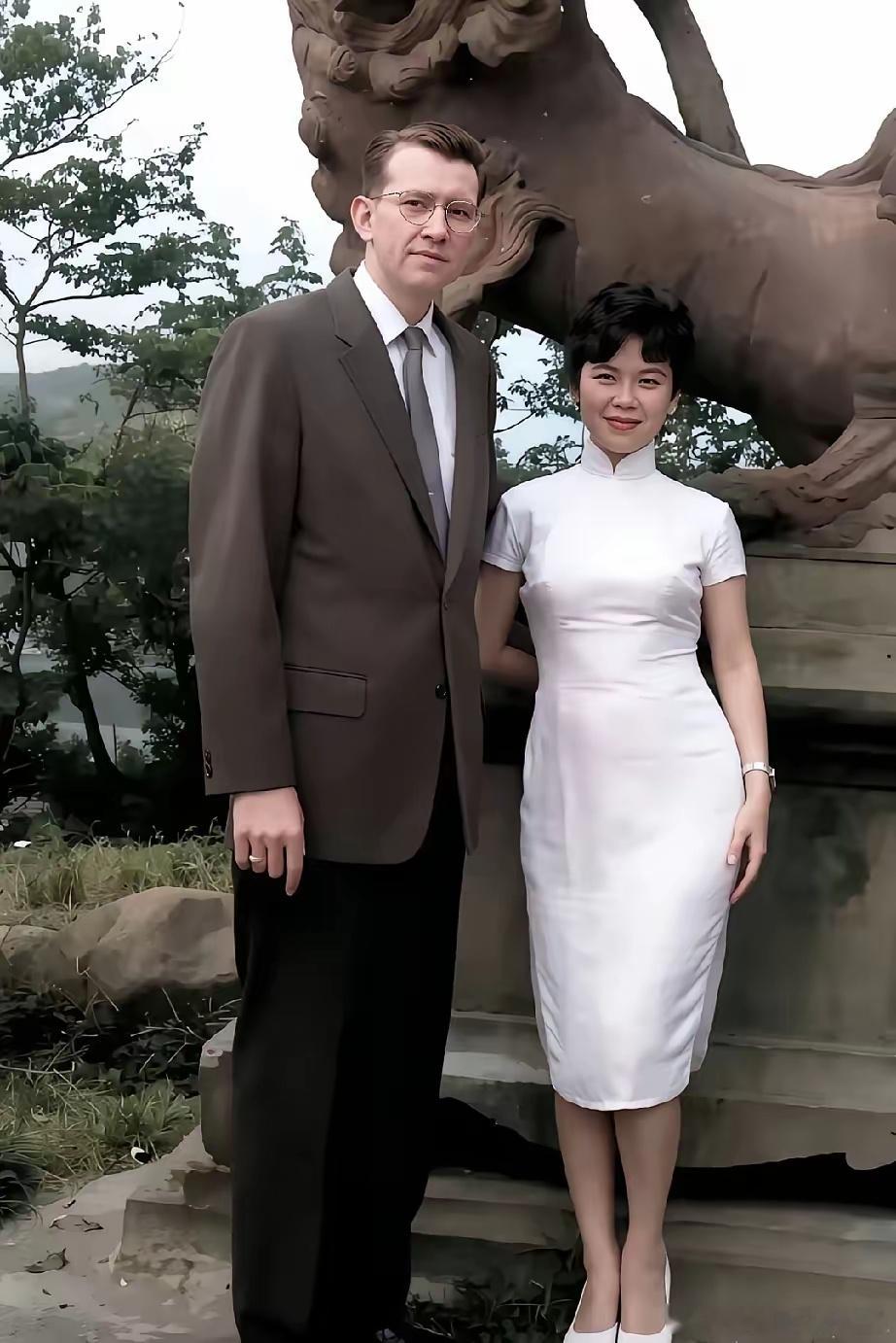 60年代，费翔的父母的一张合照，怪不得费翔那么帅，他爸妈本身就很好看​​​