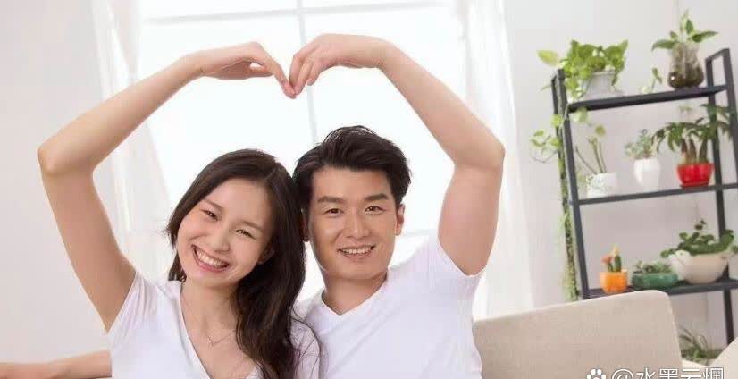 我妈寄了十只大闸蟹给我，中午做饭的时候我只蒸了五只，想着晚上或者明天再吃剩下的。