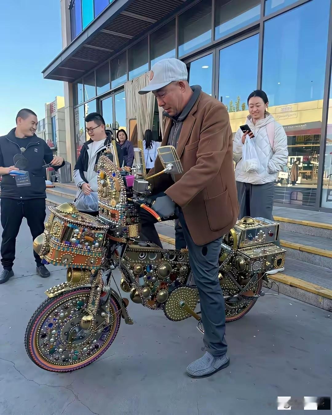 这台自行车看起来太豪华了，不知道这是什么牌子的，以前没有看过这种款式的自行车，这