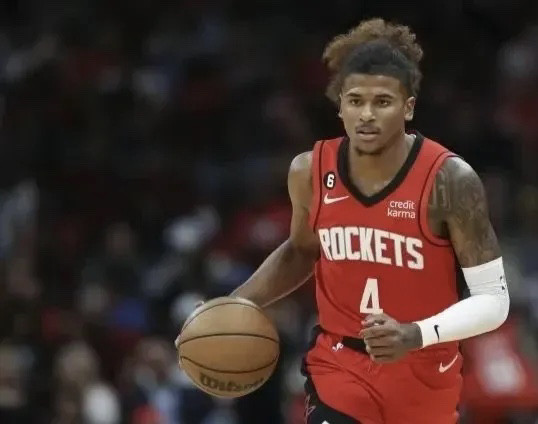 北京时间5月5日NBA火箭队年轻后卫杰伦.格林在休斯敦主场球馆训练完，接受《休斯敦纪事报》记者采访，