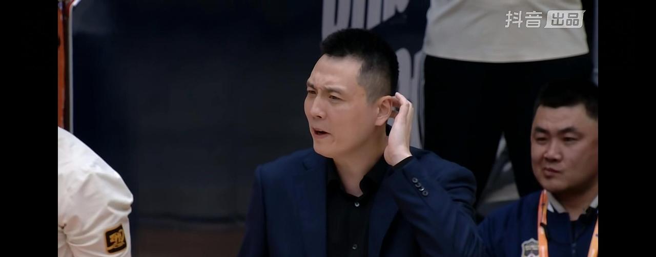 CBA季后赛八强战已经决出两个四强席位，上海连赢山东两场，深圳也拿下浙江，这两组