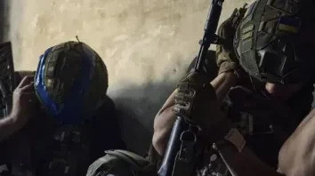 乌克兰逃兵多得吓人天哪，你敢相信吗？战场上的枪炮声还没停