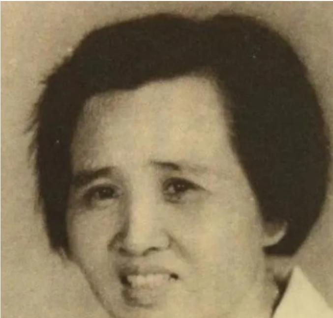 1977年，李敏在福建龙岩见到了亲姐姐杨月花，不过，杨月花当即向李敏提了一个要求