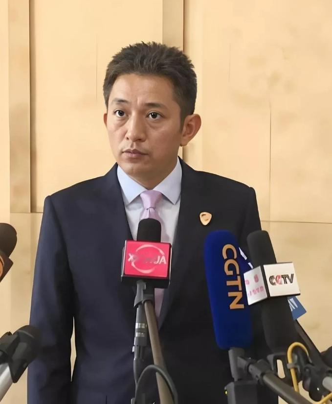 在中美贸易谈判桌前,李成钢的“钢”应该是世人皆知的。这位50多岁且个子也不高