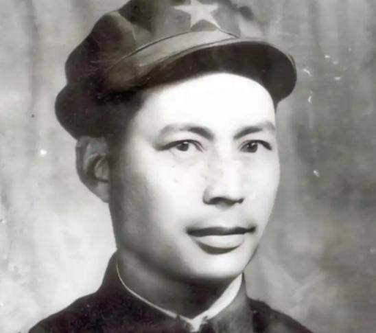 1952年，67军军长在朝鲜离奇去世，彭老总去医院探望，看到遗体的那一刻大惊失色