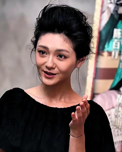 同样一个人，踏入两段婚姻，生活状态却呈现出天壤之别。前后境遇的强烈反差，也让不少