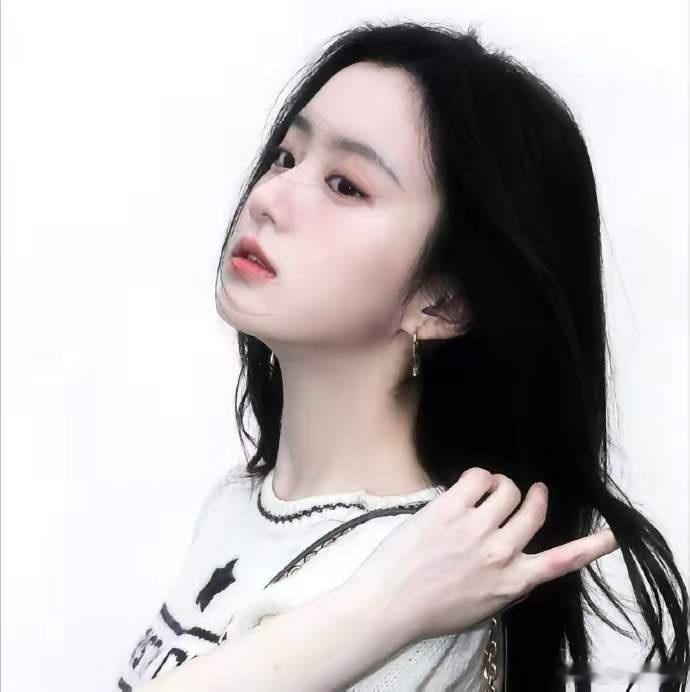 1、袁子弹的电视剧《复仇的决心》在接触杨紫，这部电影的原型是杨妞花的打拐故事，会同时拍影版和剧版。2