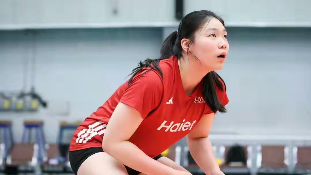 名古屋亚运会中国女排调整名单，刁琳宇、王媛媛休战，张籽萱、郭中楠、董禹含补入大名
