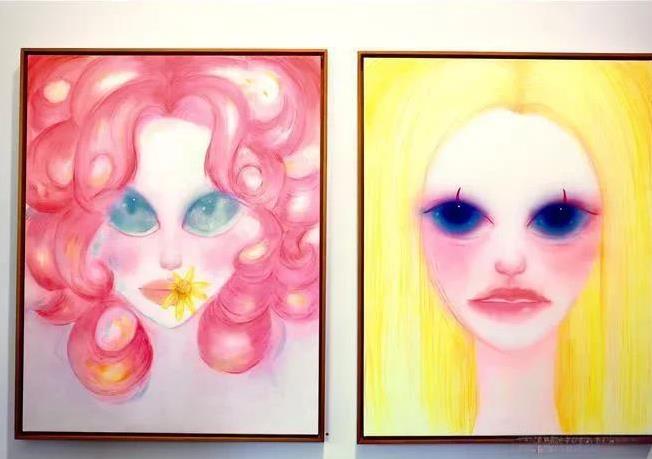 台湾艺人真是会营销还团结啊，小S二女儿居然开画展了，而且所有画作一天就被抢光了，