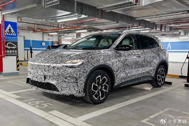 MG4要出SUV了！这次真的实锤的，新车谍照曝光，可以看到该车定位SUV，尺寸相