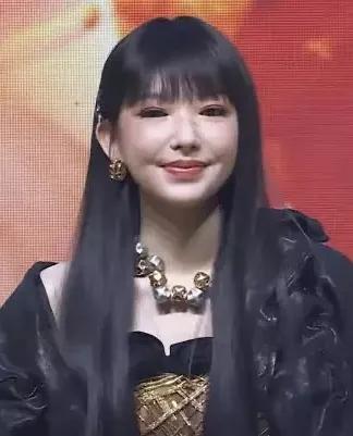 程潇这肿得太厉害了吧[捂脸哭]听粉丝说是因为身体原因，需要吃药调理导致的水肿，我就
