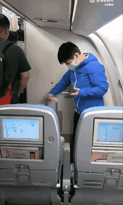 王励勤主席让大家都坐经济舱，不知出于哪一种目的？是提倡节俭吗？下次出来用不用都