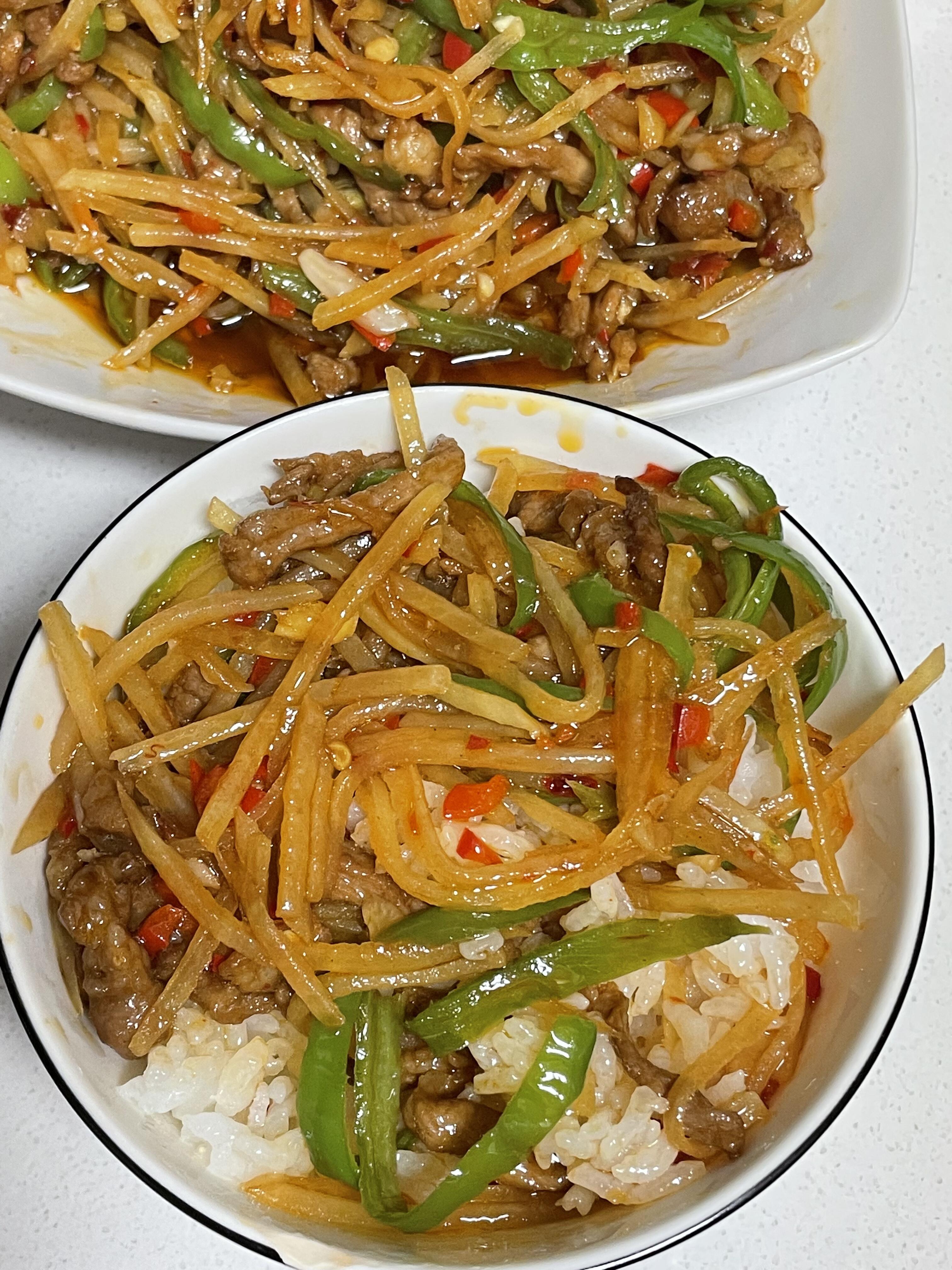 快去做，家常菜～～好吃到舔盘～～今天给大家出一个土豆瘦肉丝的做法，这是我们家比