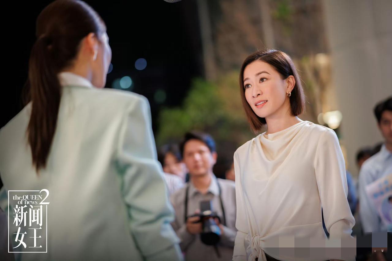 看完《新闻女王2》，很多人都有个疑问，怎么这些女人那么爱工作啊？比起