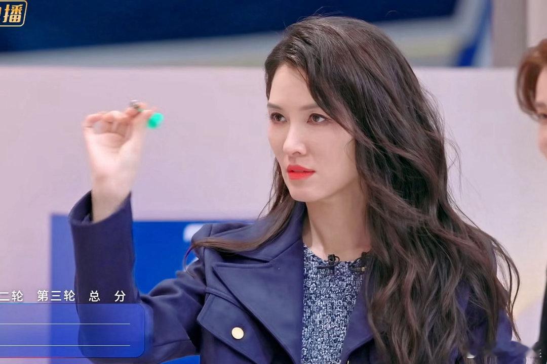 李小冉说选到徐洁儿像吃了定心丸熬得住沉淀，才配得上偏爱，徐洁儿稳步提升从不浮躁