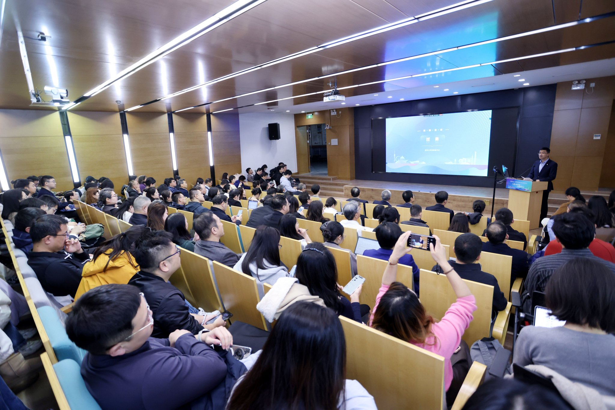 新型城镇化论坛探讨城乡共同繁荣发展