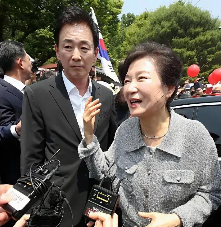 在这次韩国总统的竞选中，有一个人物非常的重要很关键。大家不能忘记了，那是朴槿惠，