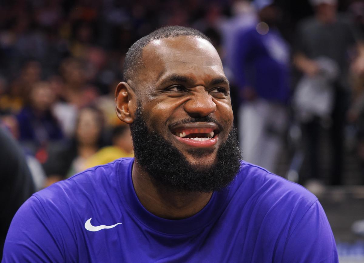 最近三场比赛，詹姆斯在第四节的表现：对阵灰熊：10分3助攻2篮板，投篮