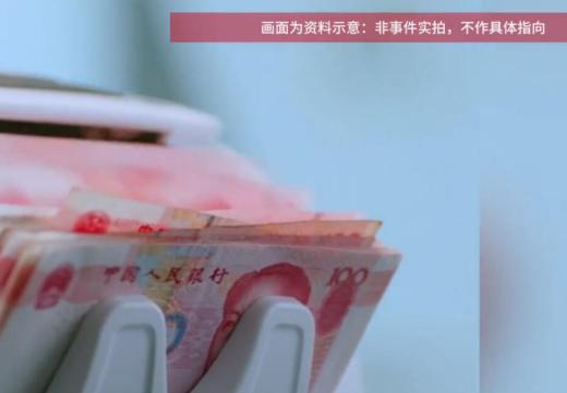 “金钱之下父女情也破裂了！”四川宜宾，女子家的老宅拆迁了，补偿款49万元打到了父